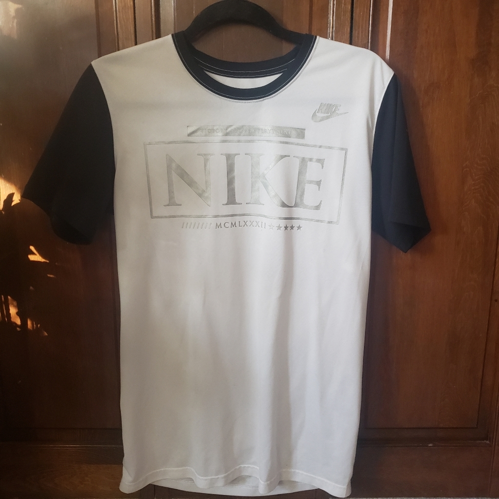 Nike white and black tshirt